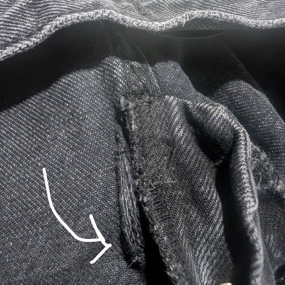 (Flaws) Aritzia Denim Forum | The '90s Joni Hi-rise Loose Jean In Black Eyeliner - Picture 11 of 15